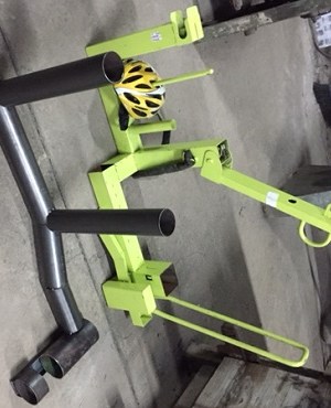 Soporte TecnoBike en verde, con abrazadera para el marco de la bicicleta