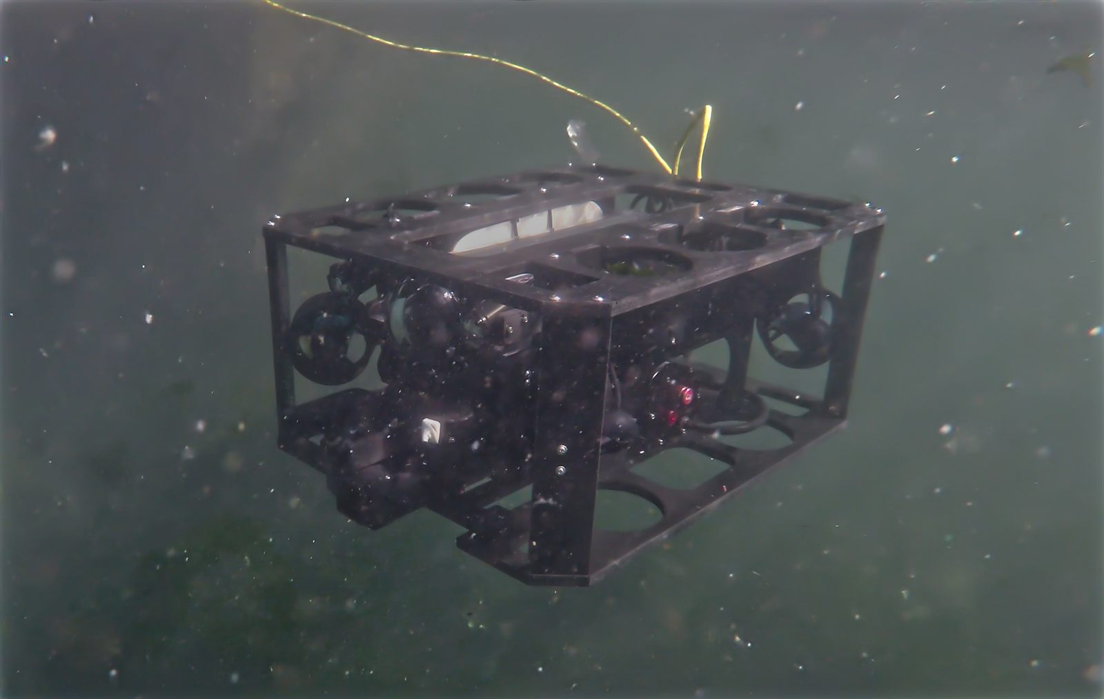ROV TR-8 sumergido durante una operación